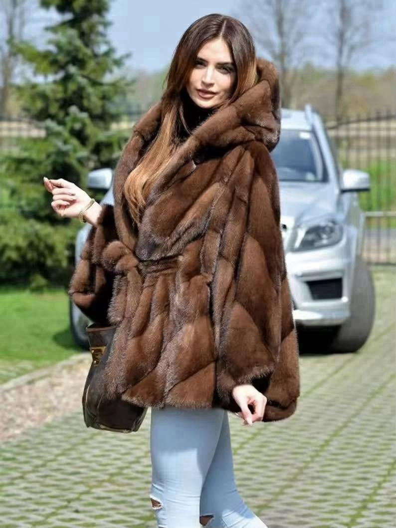 Ekologiczny futerko z kapturem i paskiem w talii, Wyprodukowano we Włoszech 🇮🇹 ekologiczne wszystkie dostępne rozmiary