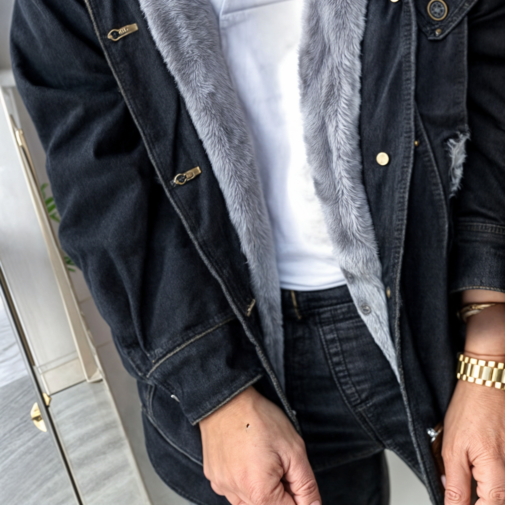 Damska kurtka jeansowa z kołnierzem ze sztucznego futerka